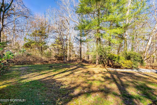 110 Lavenham Court, Toms River, NJ 08755