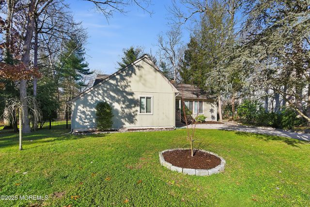 110 Lavenham Court, Toms River, NJ 08755