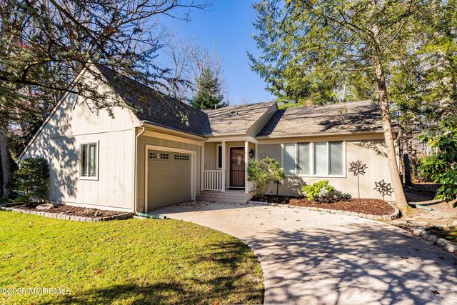 110 Lavenham Court, Toms River, NJ 08755