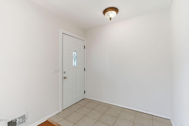 110 Lavenham Court, Toms River, NJ 08755