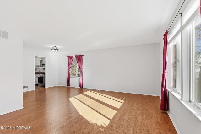 110 Lavenham Court, Toms River, NJ 08755