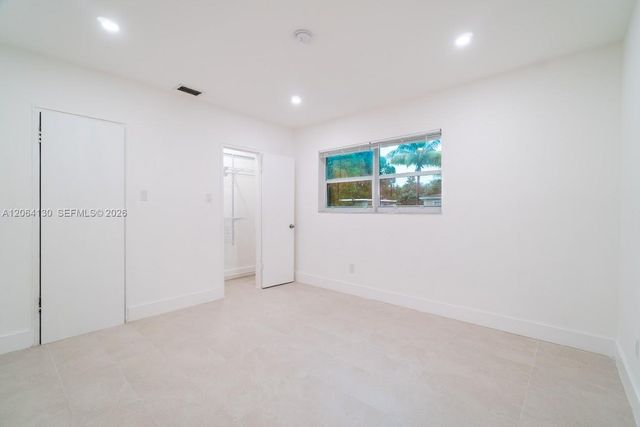 320 NE 160th St, Miami, FL 33162