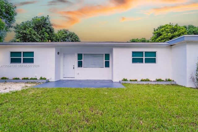 320 NE 160th St, Miami, FL 33162