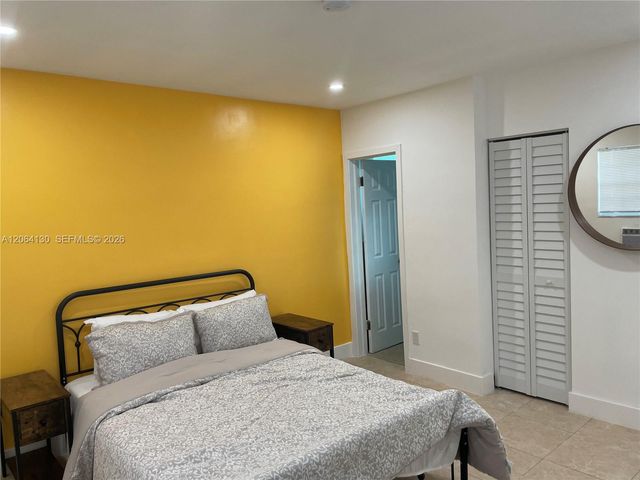 320 NE 160th St, Miami, FL 33162
