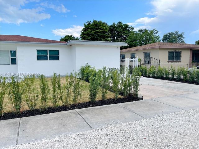 320 NE 160th St, Miami, FL 33162