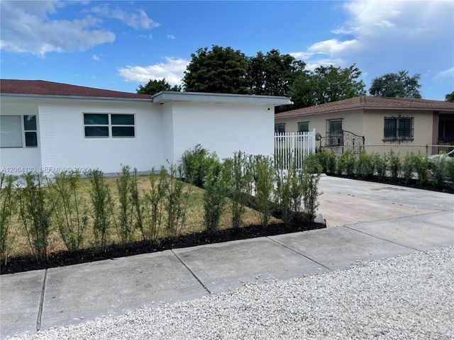 320 NE 160th St, Miami, FL 33162