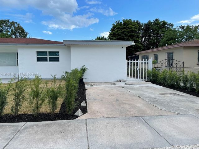 320 NE 160th St, Miami, FL 33162
