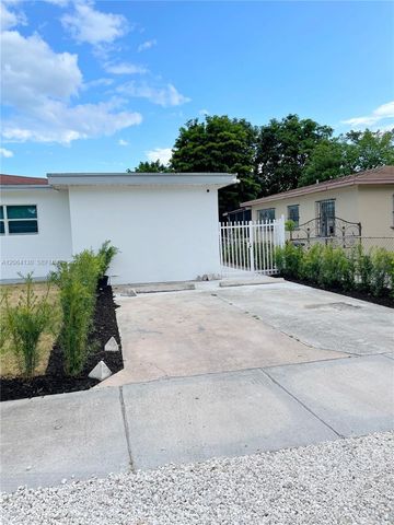 320 NE 160th St, Miami, FL 33162