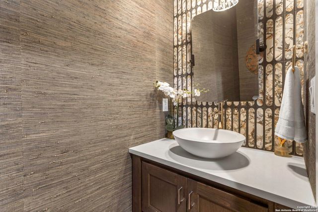 220 Easy Money, Boerne, TX 78006
