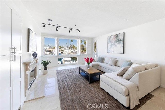 4167 Warner 105, Huntington Beach, CA 92649