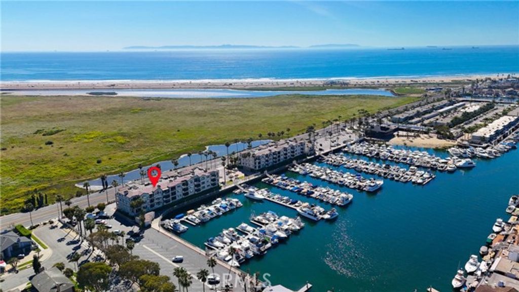 4167 Warner 105, Huntington Beach, CA 92649