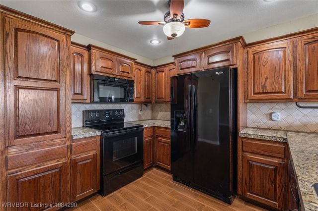 107127 S 4660 Road, Sallisaw, OK 74955