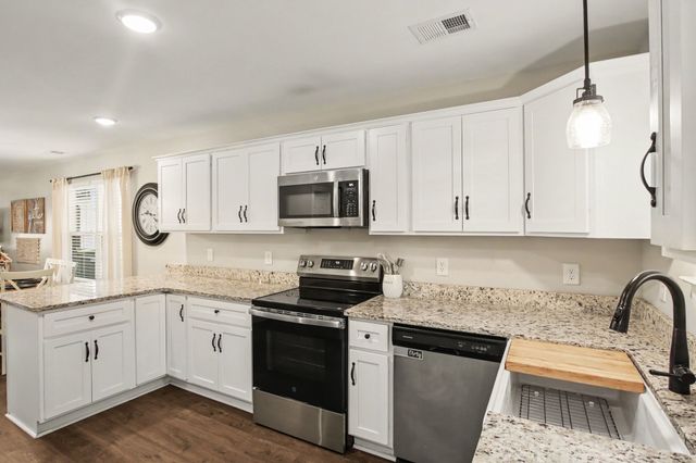 215 Emmett Dr, White House, TN 37188