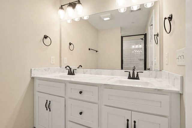 215 Emmett Dr, White House, TN 37188