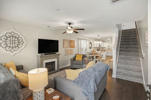 215 Emmett Dr, White House, TN 37188