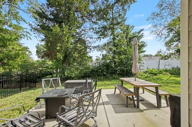 215 Emmett Dr, White House, TN 37188