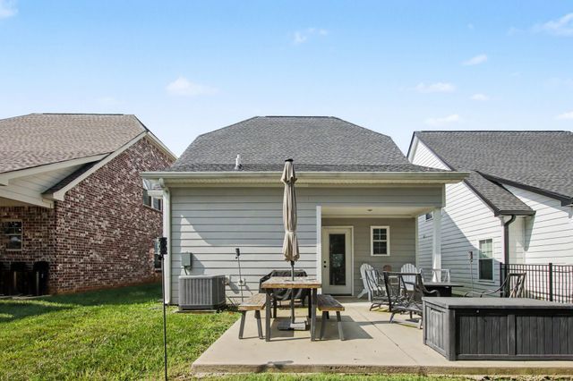215 Emmett Dr, White House, TN 37188