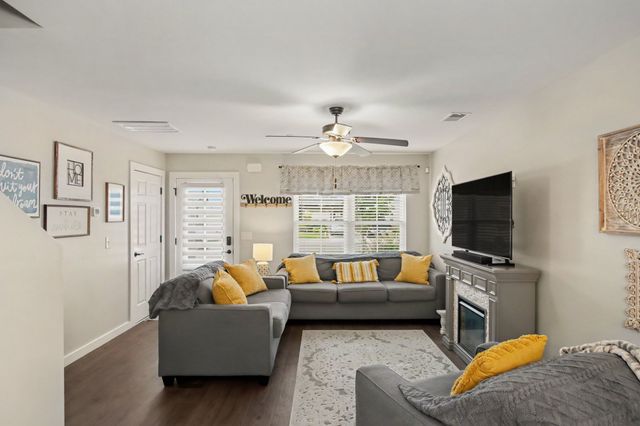 215 Emmett Dr, White House, TN 37188