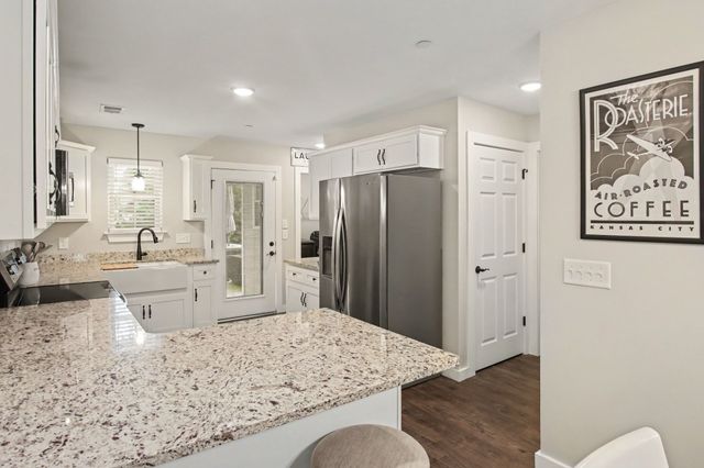 215 Emmett Dr, White House, TN 37188