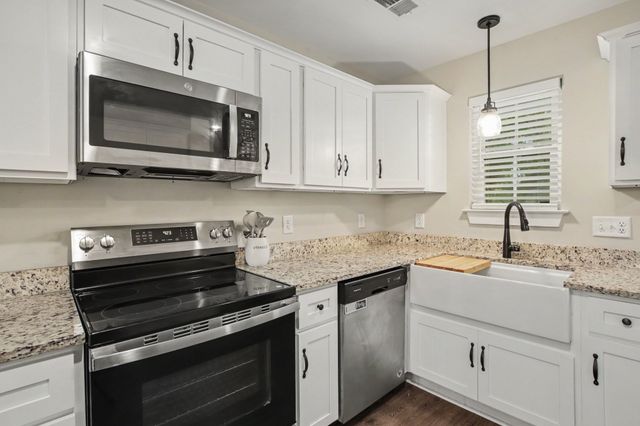 215 Emmett Dr, White House, TN 37188