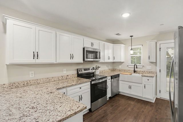 215 Emmett Dr, White House, TN 37188