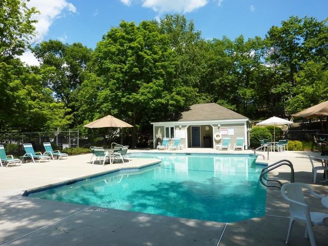 14 Dogwood Drive, Nashua, NH 03062