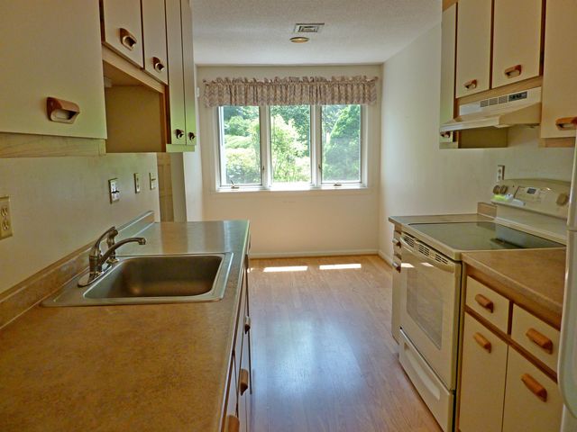 14 Dogwood Drive, Nashua, NH 03062
