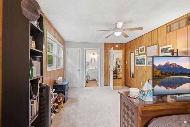 2038 College View, Manhattan, KS 66502