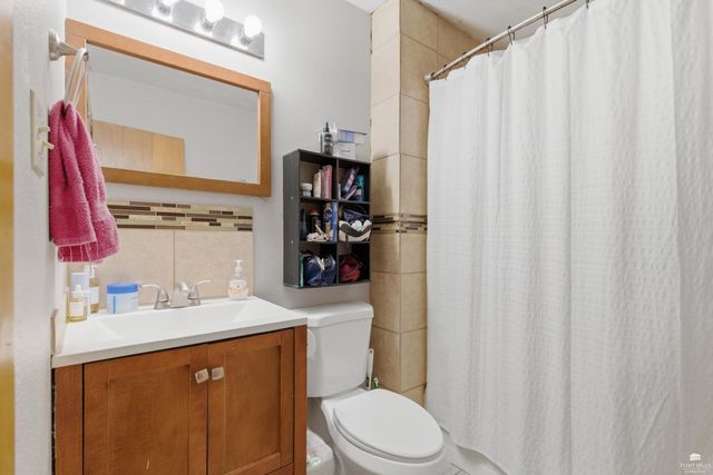 2038 College View, Manhattan, KS 66502
