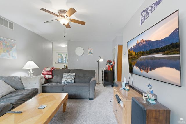 2038 College View, Manhattan, KS 66502