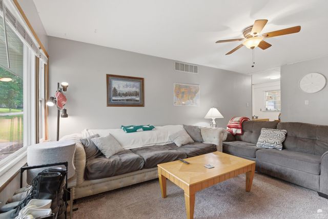 2038 College View, Manhattan, KS 66502