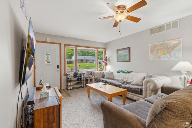 2038 College View, Manhattan, KS 66502