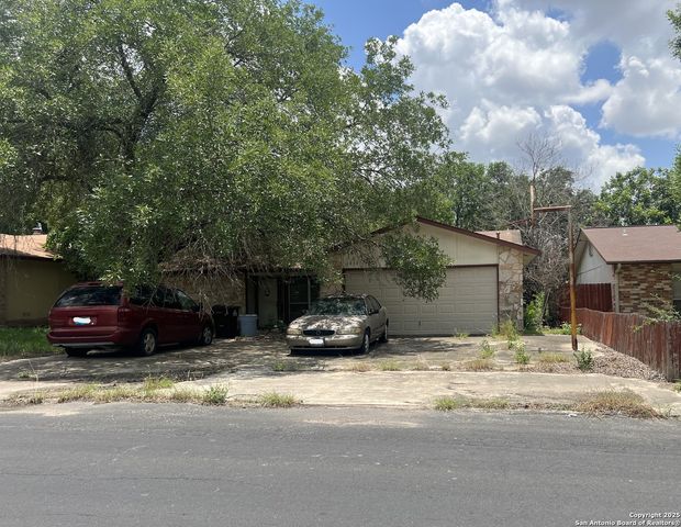 6818 Cerro Bajo, San Antonio, TX 78239