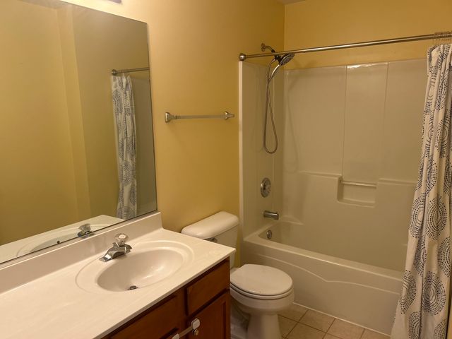 2375 Stoughton Circle, Aurora, IL 60502