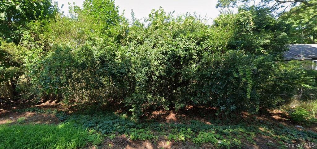 186 Huguenot Drive, Mastic Beach, NY 11951