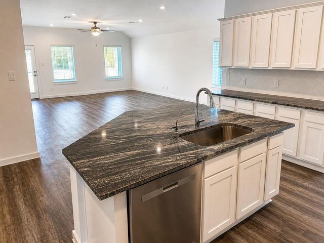 1018 Sycamore Drive, Rosharon, TX 77583