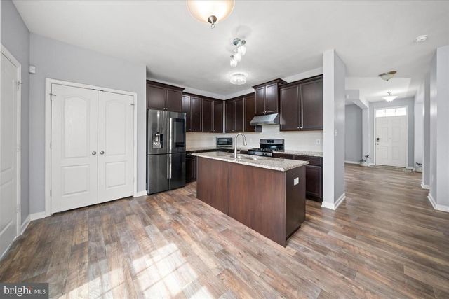 215 N BAYBERRY PKWY, Middletown, DE 19709