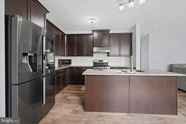 215 N BAYBERRY PKWY, Middletown, DE 19709