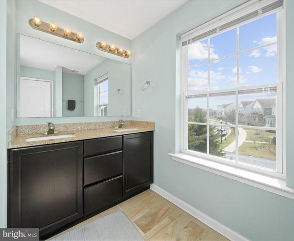 215 N BAYBERRY PKWY, Middletown, DE 19709