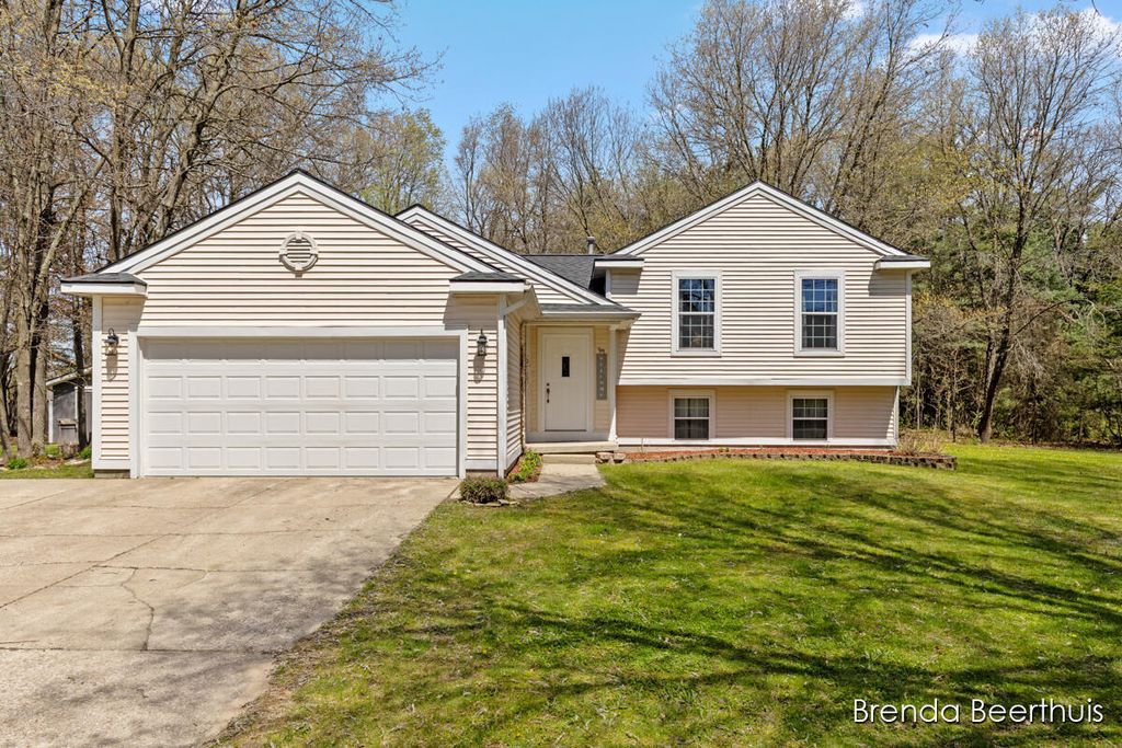10950 Debbie Drive, Greenville, MI 48838