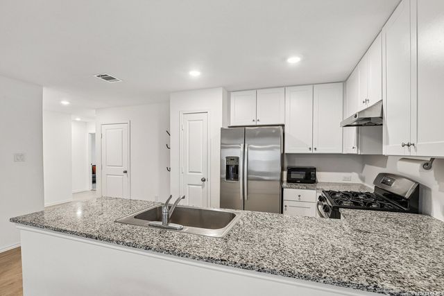 5955 Sunset Song Ln, Bulverde, TX 78163