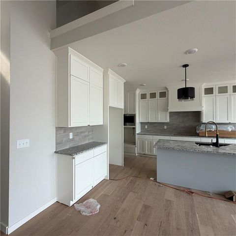 2001 Foxtail Point, Kearney, MO 64060