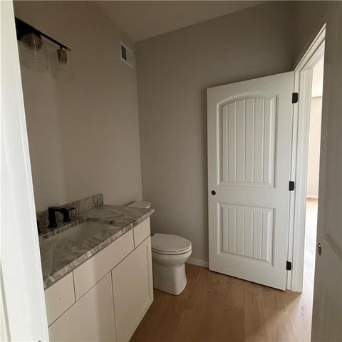 2001 Foxtail Point, Kearney, MO 64060