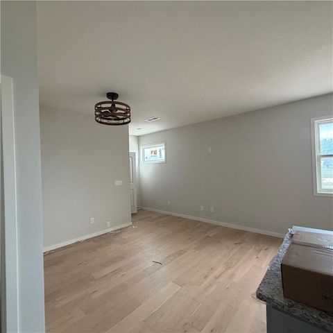 2001 Foxtail Point, Kearney, MO 64060