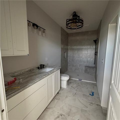 2001 Foxtail Point, Kearney, MO 64060