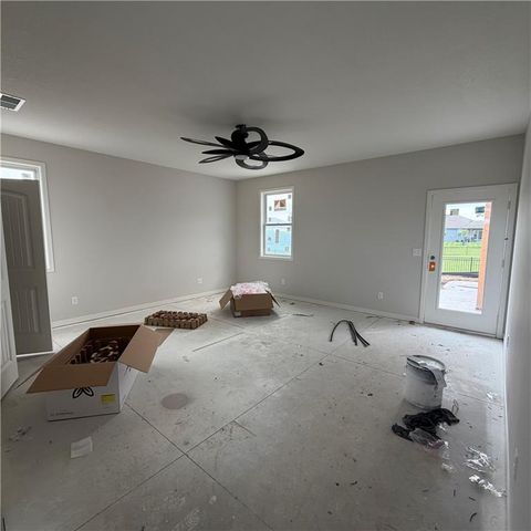 2001 Foxtail Point, Kearney, MO 64060