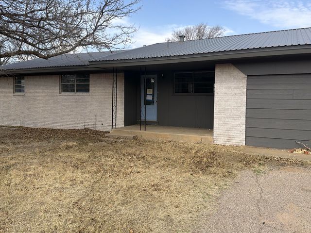 307 E 5th Street, Sundown, TX 79372