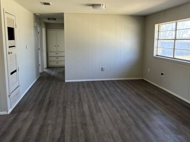 307 E 5th Street, Sundown, TX 79372