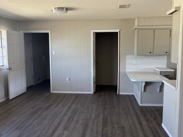 307 E 5th Street, Sundown, TX 79372