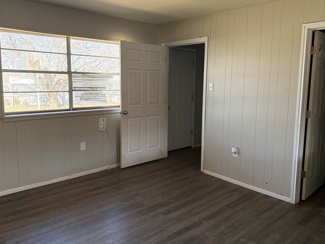 307 E 5th Street, Sundown, TX 79372